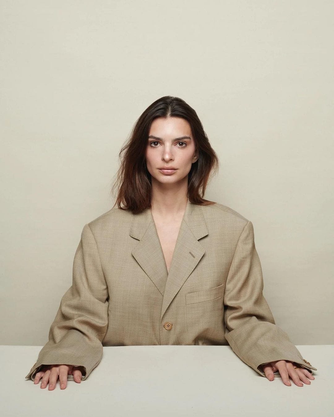 Who Is Emily Ratajkowski? Biography, Age, Height, Parents, Husband ...